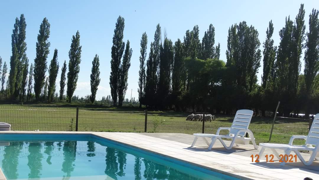 Vista principal de la casa de campo